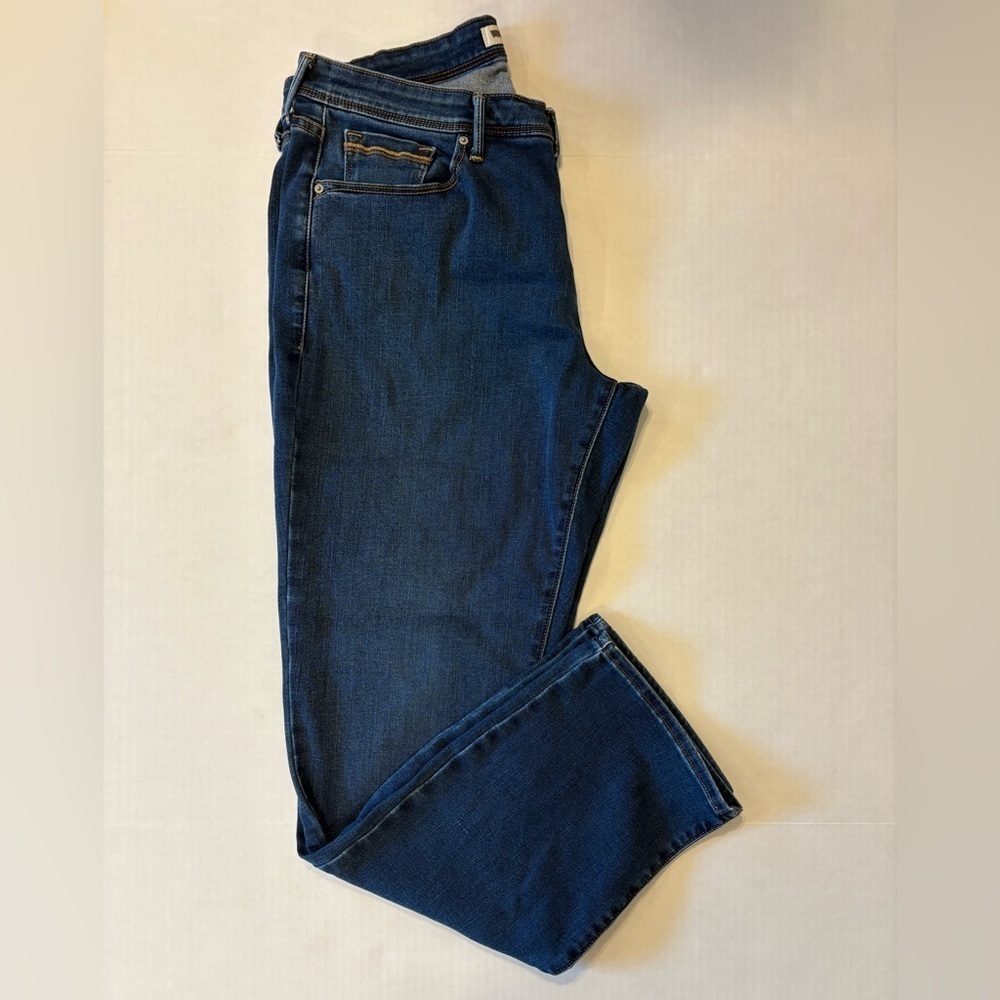 Levi’s Perfectly Shaping 512 Straight Leg jeans size 18W